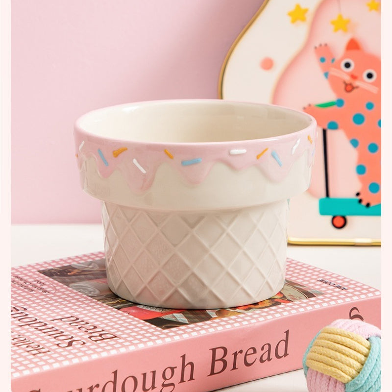 5.3-Inch Cute Ice Cream Ceramic Raised Cat Bowl, Ergonomic Elevated Pet Feeder for Neck Protection, Cat Food Dish & Dog Bowl, Ideal Gift for Cats