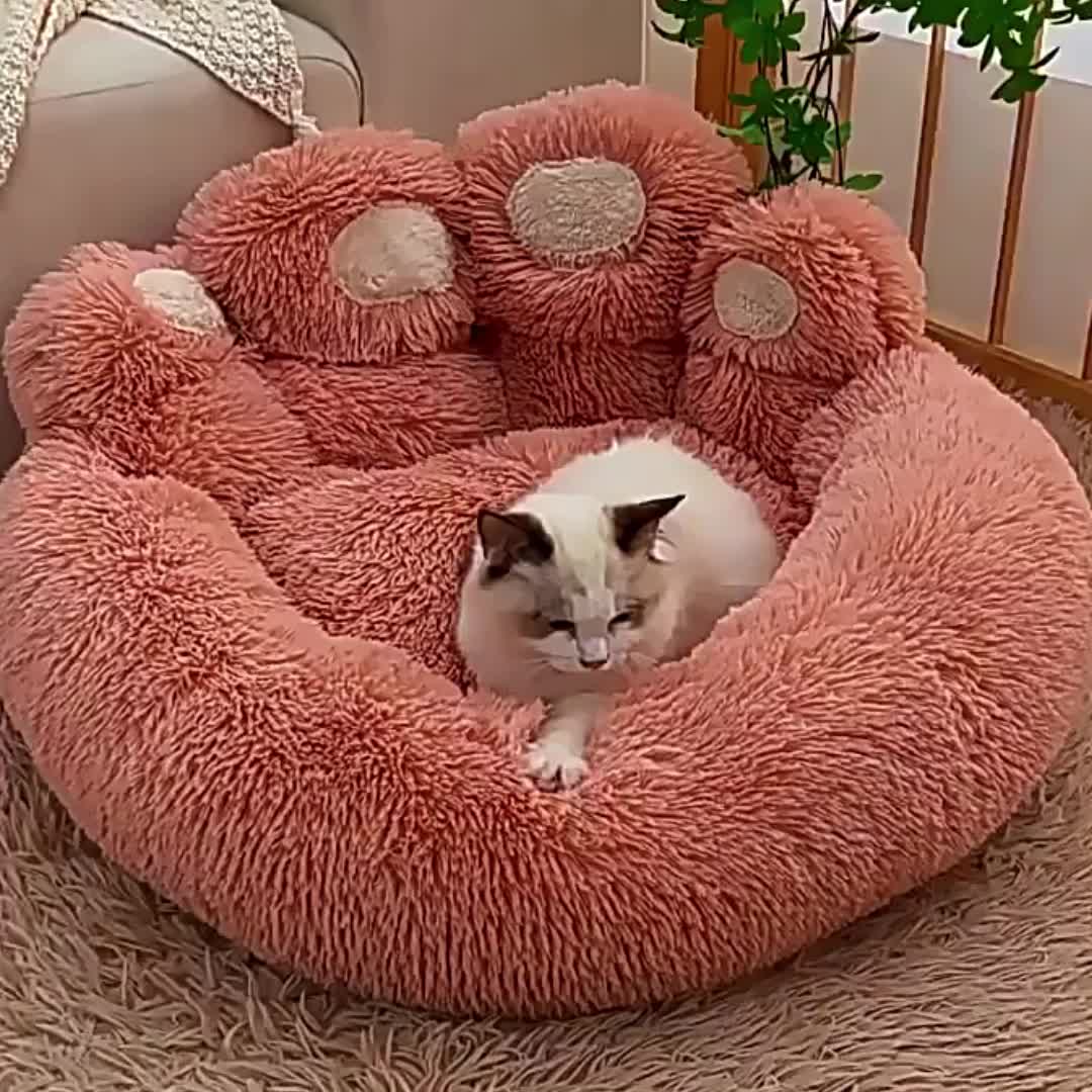 Oversized Extra-Large Pet Bed Measuring 27 Inches And 43 Inches, Featuring a Thickened Bear Claw Design. It Is Super Soft with a Plush Texture, Has an Anti-Slip Bottom, And Is Machine Washable. Suitable for Both Cats And Dogs